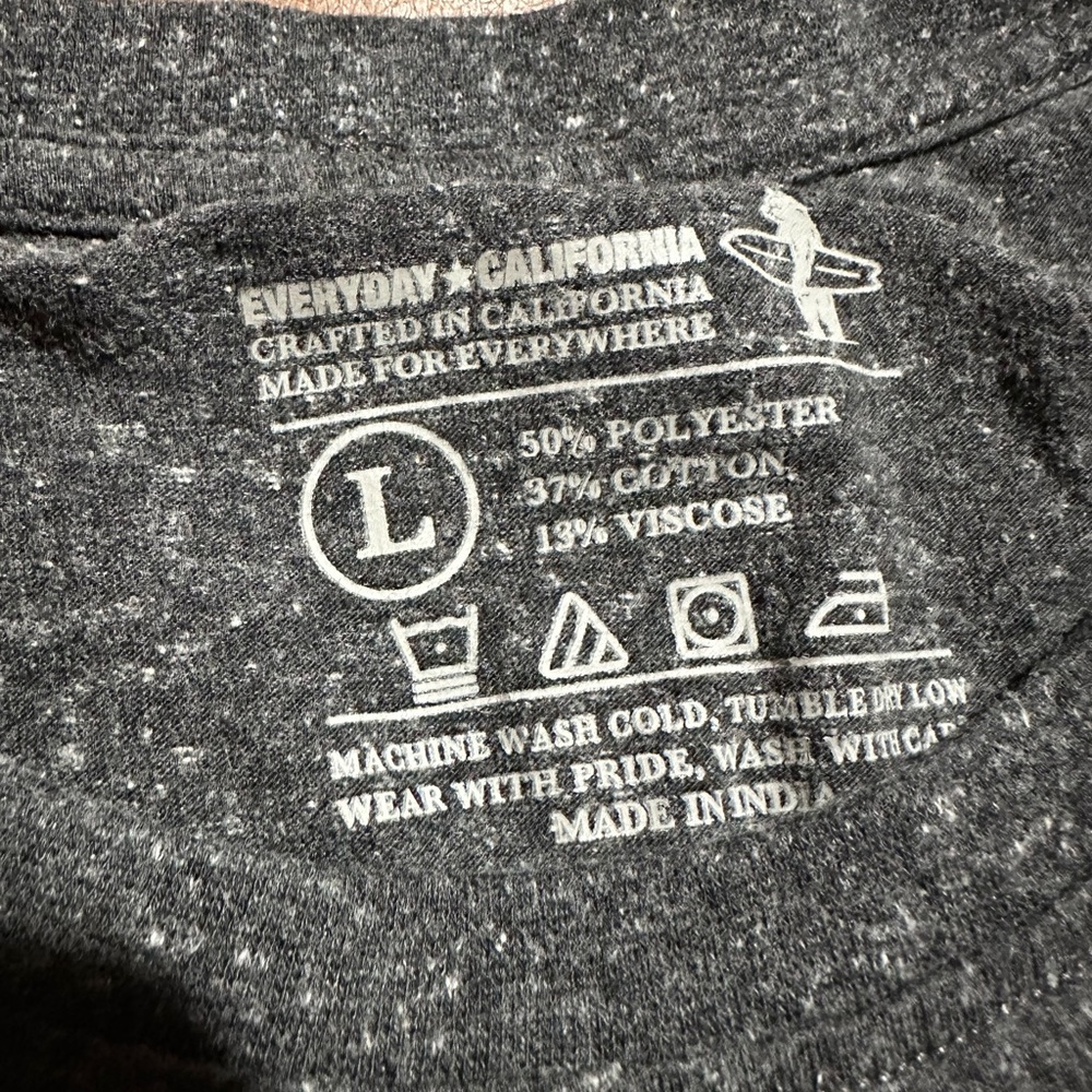 Everyday California Charcoal Graphic Tee - Picture 2 of 4